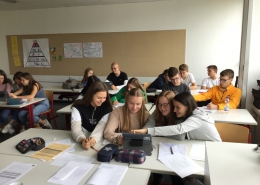 Nicht ganz einfach, aber doch spannend: DIe Schüler mussten eine viel zu umfangreiche Präsentation selbständig am iPad zusammenkürzen und anschließend vortragen.